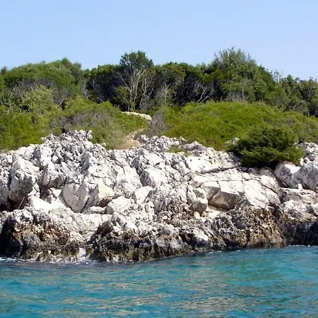 Argist Ksamil 3* בורש